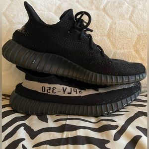 Yeezy 350 V2 Core black & white